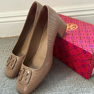 Tory Burch Georgia Pump Nude Almond size 8.5